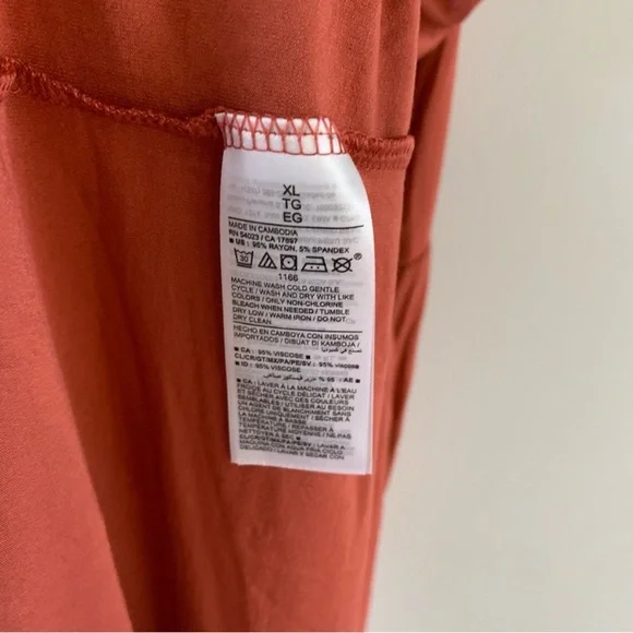 Old Navy Dress Above Knee Mini Rust Red Sleeveless Scoop Neck Smocked
Size XL - Picture 6 of 6